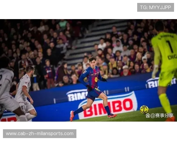 巴萨核心直塞穿透,拉菲尼亚近角低射建功