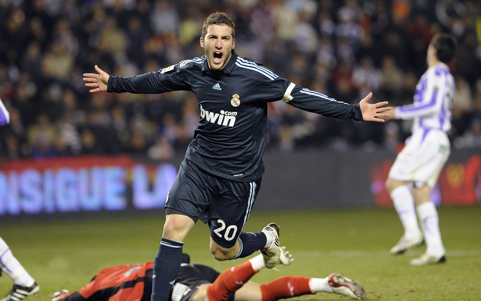 “东安湖体育公园：铁人三项挑战选手全能极限”