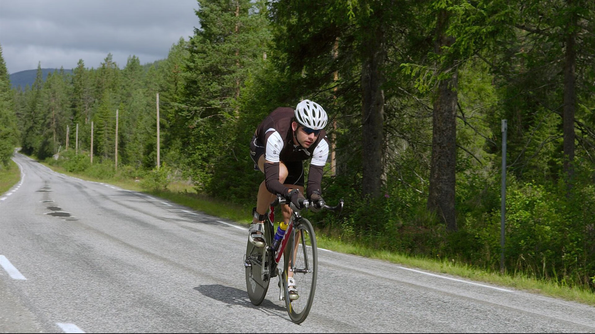 米兰体育官网首页-“武汉马拉松：全球马拉松爱好者齐聚赛场”
